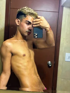 Violet_Dream2 This summer has me very hot 😈 圖片