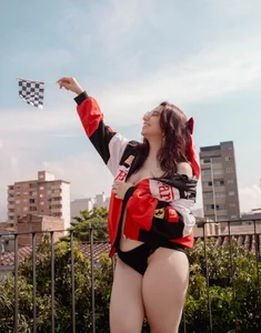 victoria_camm I like the formula one Foto 3