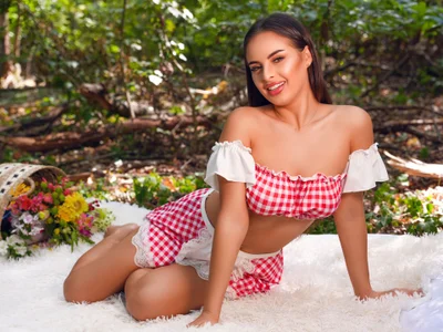 AlmaLuv Nature reveals Me Pic 5