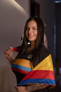 The tricolor temptation💛💙❤️ de angelica_cross_ Foto 3