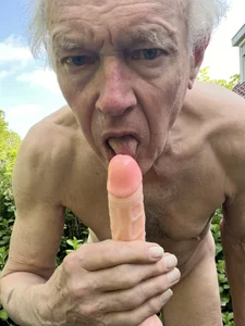 martxxxxx kullanıcısının Naked outside (with dildo) albümü -  6 fotoğraf