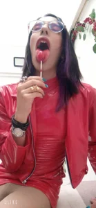 NicoleDiamondss I'd like to cum on your small tits and suck your big cock like this hottie.  3 снимка