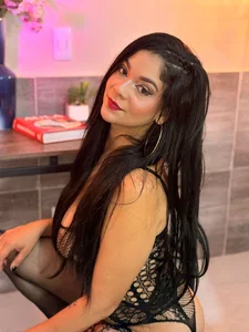 I don’t chase… I attract ✨💗 de MarianaMontezz  6 Imagens