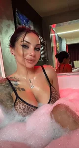 A LIttle Temptation de MissSiennaa  Imagens