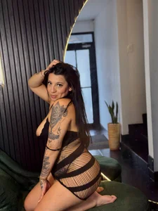 VictoriaHenao Public Pic 3