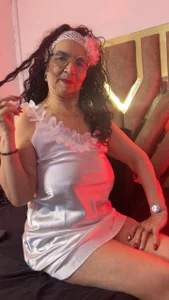 agatha_ross26: 🤍Can you help me with my dress?🤍 ( 3 фото)