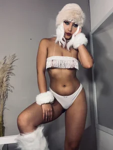 White matches my skin🥥 od catalina__lovers  2 snímek