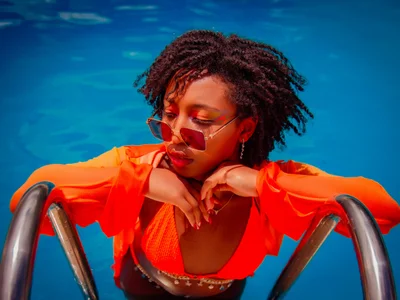 EmmaSanzz_のEvery drop on my skin is a wish I want you to fulfill… Ready to get wet together? 💦😽🔥の 2枚の写真