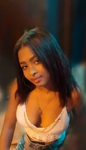 scarlet_snout tell me what do you like about me? Poză 2
