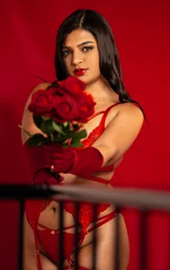 ElleGiselleeのROSES ARE REDの 2枚の写真