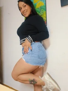 valenprice_xxx atractive and casual Gambar 2