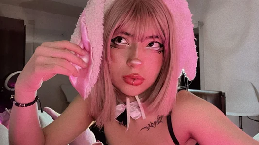 Melody-chers kullanıcısının I'm your naughty one, do you play with me? "🐰💖 albümü -  5 fotoğraf