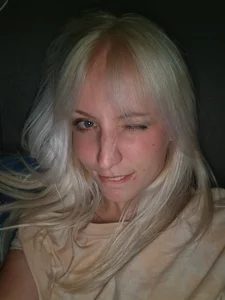 Lucy_Cutie_ Public Pic 5