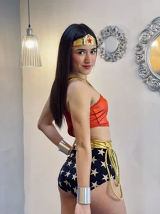 SaraWilliamss_ kullanıcısının Sexy wonder woman albümü -  fotoğraf