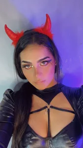 _charlotte18 Public Pic 2