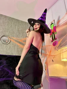 Trick, prank… or maybe both 🎃👻 de MilenaCrown Foto 4