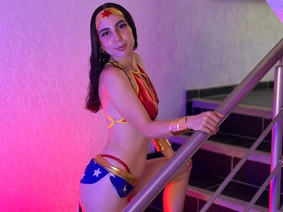 Nova_LewisのYOUR WONDER WOMAN HAS ARRIVEDの 2枚の写真