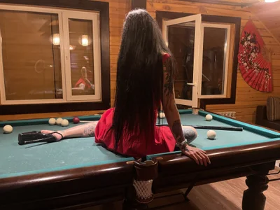 Megan_Black_MoonのJust me, a red dress, and a game of billiards — who’s ready to play? 🎱🔥#heels#tattoo#brunetteの 8枚の写真