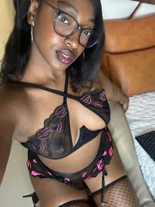 YallianaBrooks: Discover me slowly 💋 ( 4 фото)