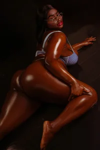 OILED GODDES✨ od BetsyBennet_  4 snímek