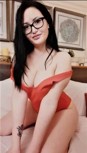 HellenDesire Hello love Pic 5