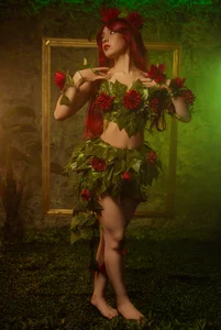 Anseru_ God is a woman, powerfull, poisonous and red hair ❤️ slika