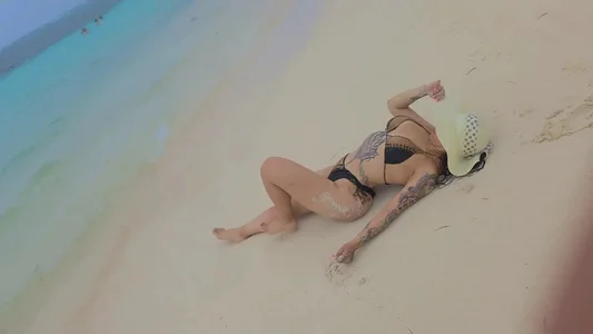 AntonelaNerii Public  2টি ছবি