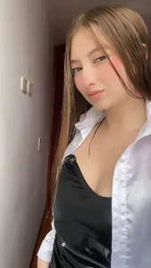 LexiCutie do you like my outfit? ❤️🍒 Bilde