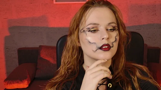 Lila_Pitt smoky makeup Pic