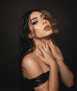 mistres_sammy I had this photo in my old photo album omg ❤😍 รูป  2