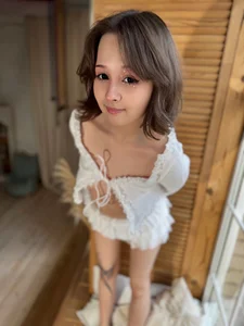 Mary_uw Charm by the window Pic