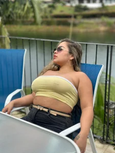 LaurenWelly_ A wonderful day enjoying the sun and nature 🌲🌅🌇 Pic 2