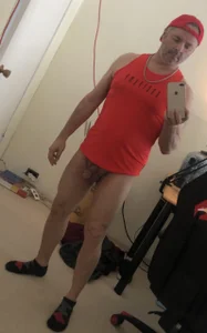 hotdadbod Fun in Red Tank Foto