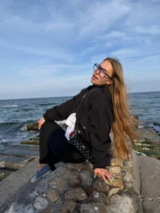 YangLola Public Pic 6