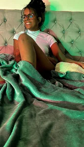 SelenaHoott naturally me Pic 8