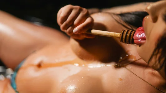 ScarlettWallace Honey Moon 🍯 Pic 6