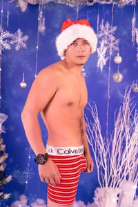 MagnusKnight_の💦🎄 Want a taste of my Christmas energy?の 4枚の写真