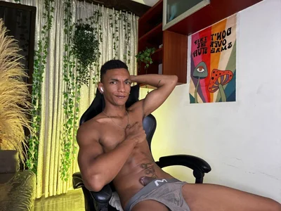 I feel HARD 😈👅 de JulienSaint  photos