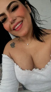 kiana_cream que tal unos besitos?🤭🤭 Pic