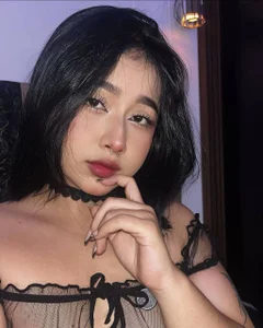 Vibras calientes y secretos compartidos... 🕯️💋 de Lilith_nyxx  2 Imagens