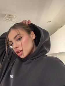 KristyDolly Public Foto