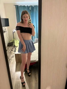 stassie_milのheels and skirtの枚の写真