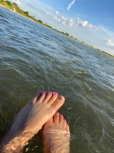 Catalehia_Milk sexy feet Pic