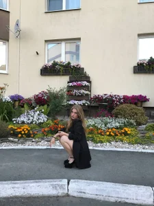 RuthHoch: Public ( 8 фото)