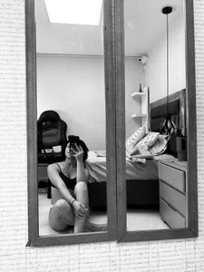 LESLYSIMPSON Public Pic 5