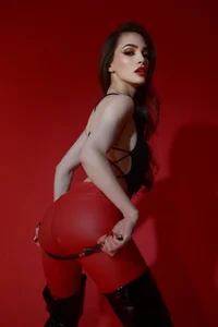 Leather Queen de AlienaMoore  4 Imagens