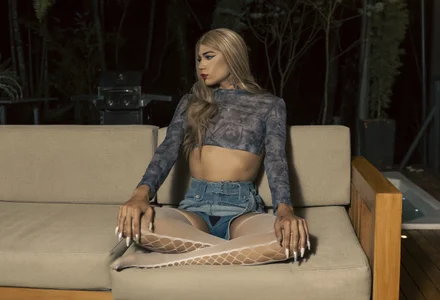 BLUE de Haileybieberr  3 Imagens