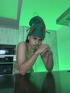 MathewAdams Sexy green Poză 4