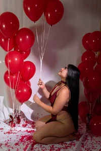 happy valentine my loves💘 od aliscollins_  4 snímek