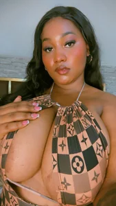 Charlotte-Wright Big latin boobs🔥 Pic 4